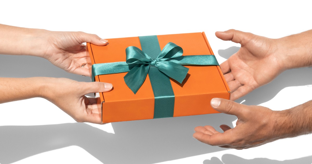 Etiquette tips for gift giving